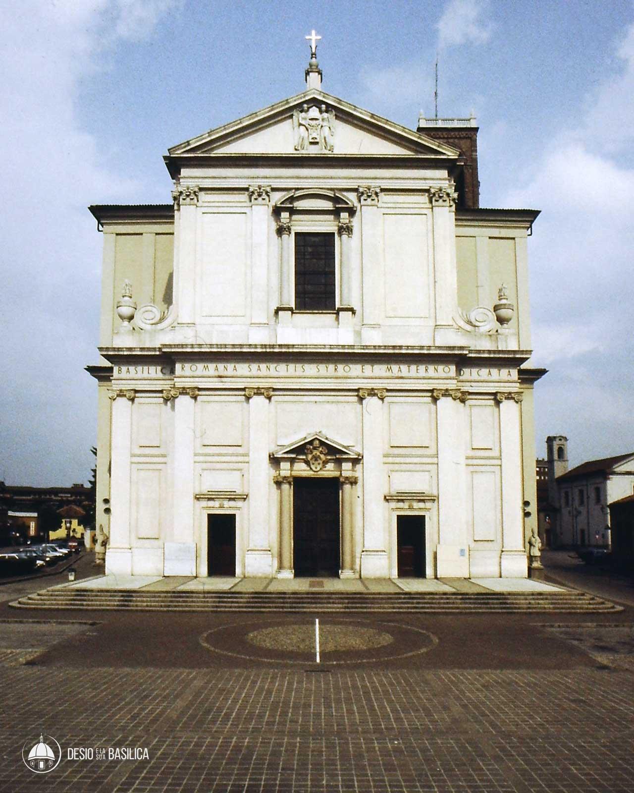 a001 Facciata originale su disegno di Giulio Galiori (1771). Sstemazione attuale curata nel 1935 da O.Cabiati.