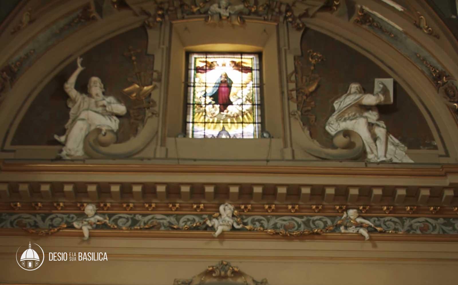 Stucchi con dieci profeti e putti con festoni Stucchi con dieci profeti e putti con festoni